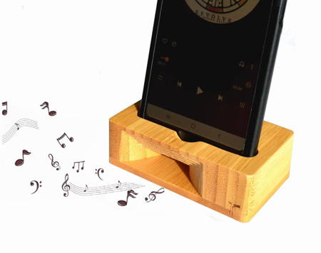 Drewniany holder na smartfon i wzmacniacz dźwięków w jednym (mały jasny)